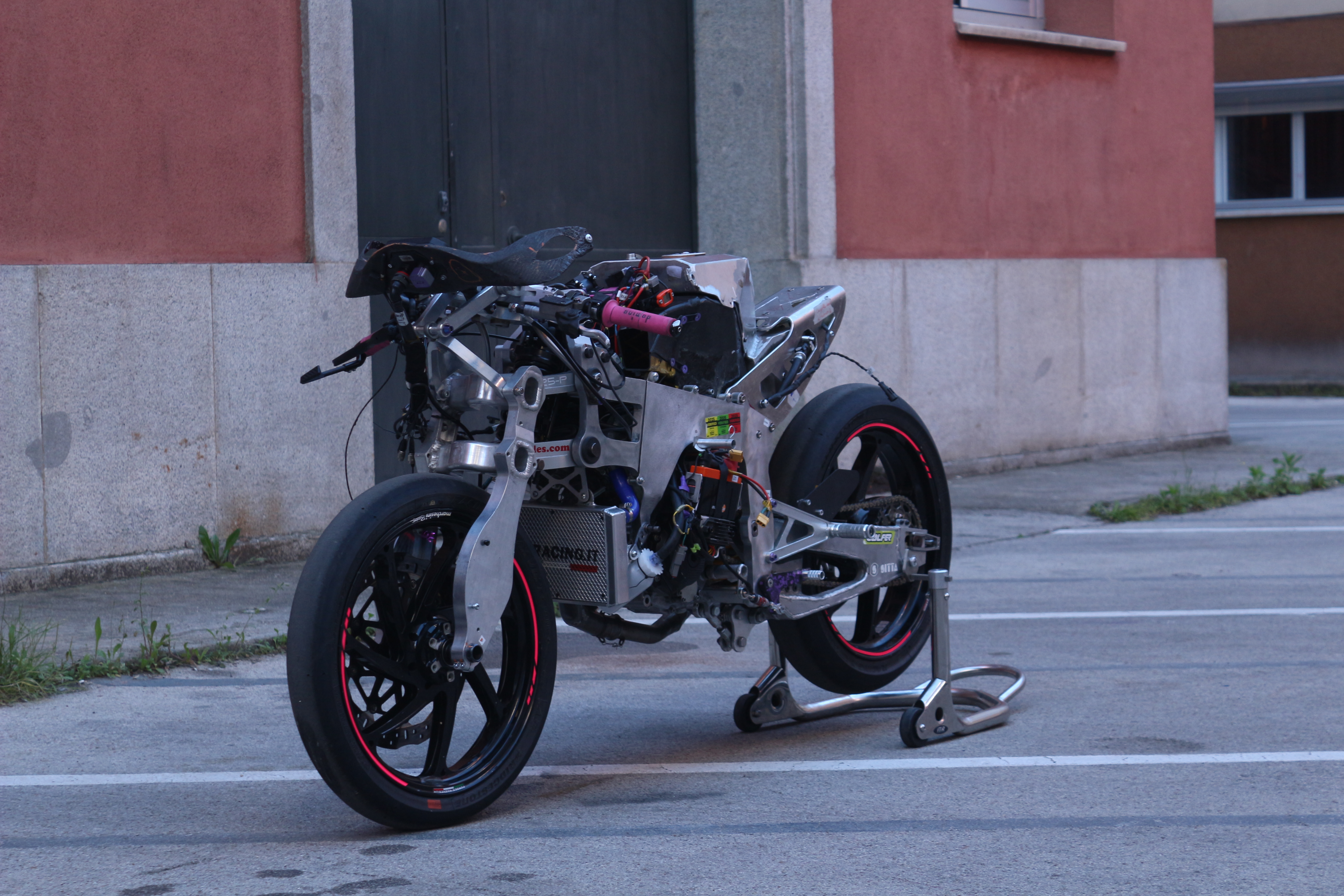 1UPMPetrol-moto.JPG