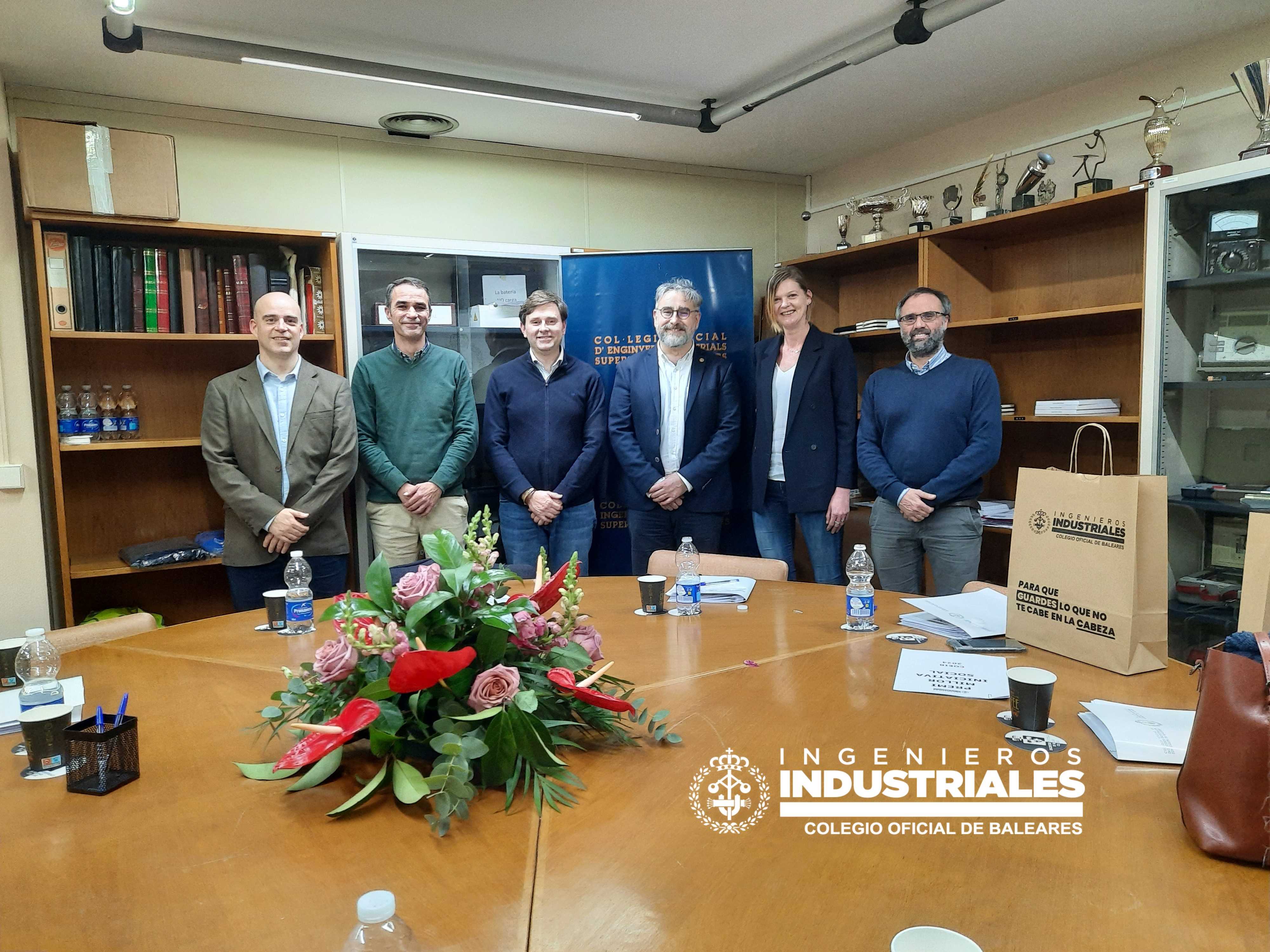 Reunión del jurado para asignar a los premiados que han presentado su ...